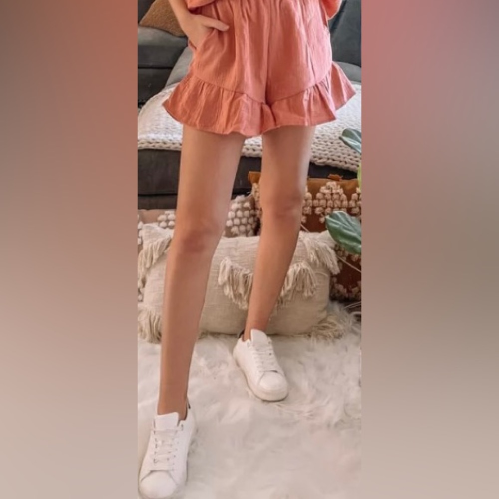 ✋Shopthemint, Ruffled shorts, Size Small, Canyon Rose Pink